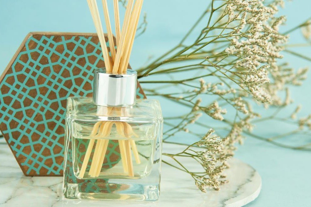 オフィスでアロマディフューザーを活用したウェルビーイング施策のイメージ